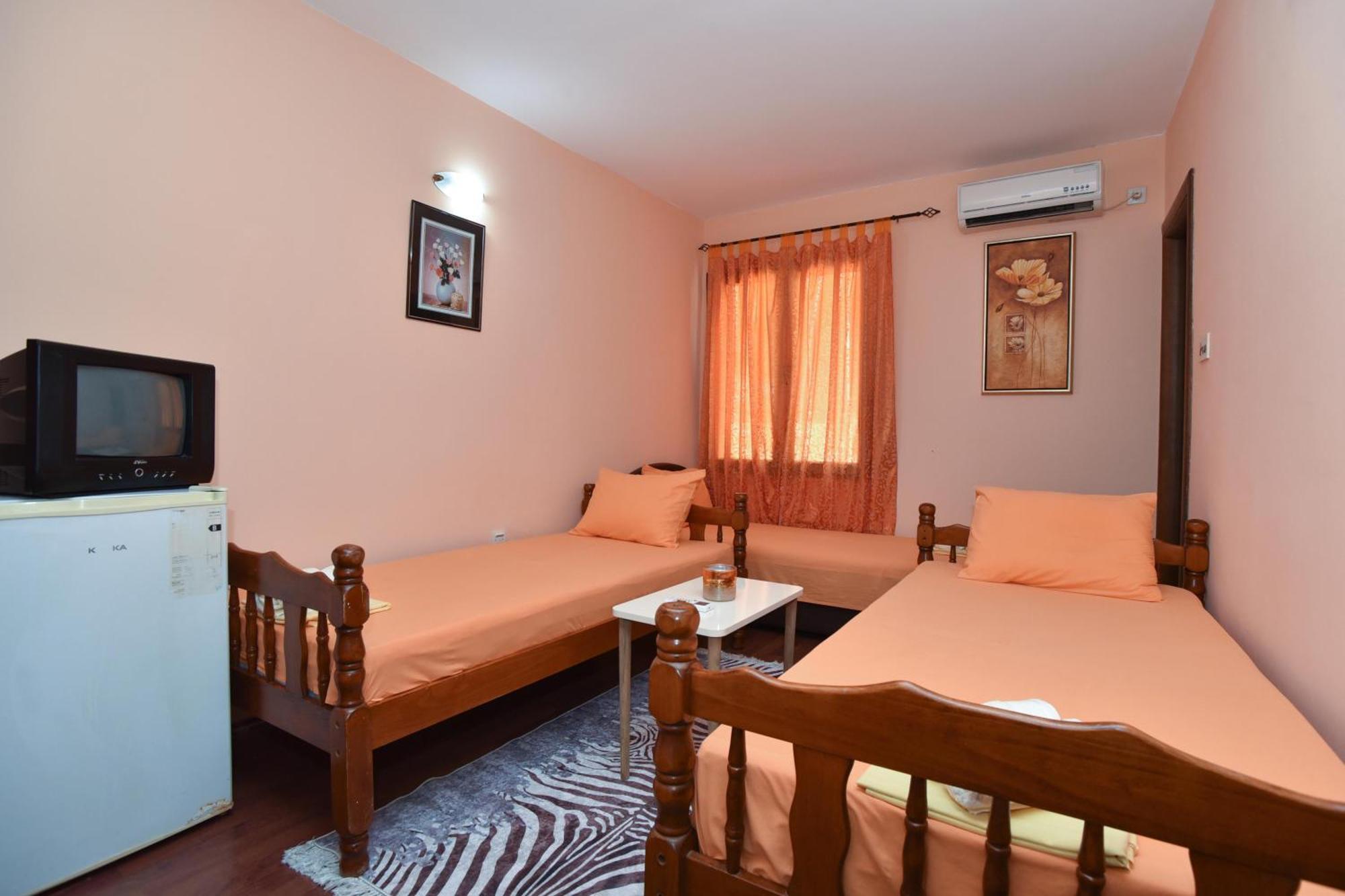 Vila Apartments Lidija Petrovac Ngoại thất bức ảnh