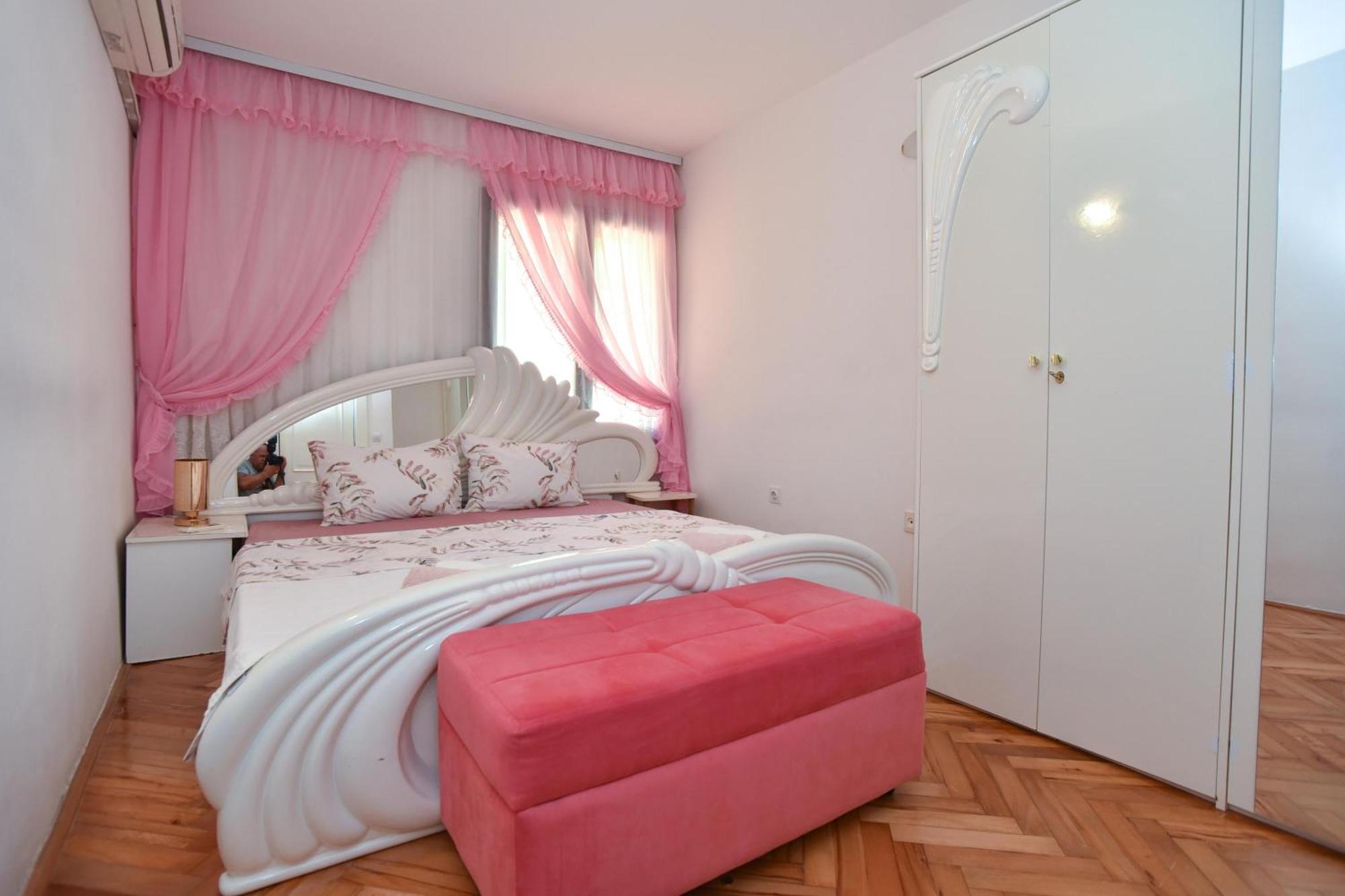 Vila Apartments Lidija Petrovac Ngoại thất bức ảnh