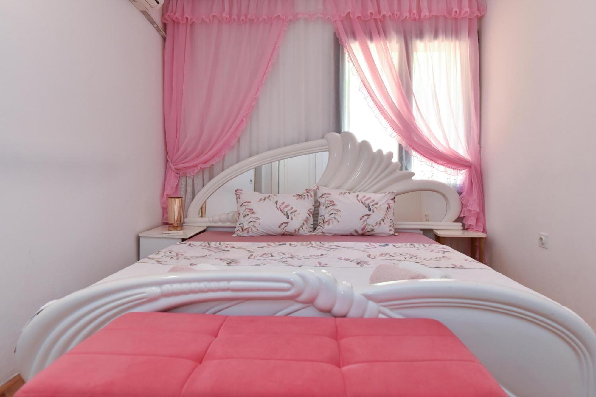Vila Apartments Lidija Petrovac Ngoại thất bức ảnh