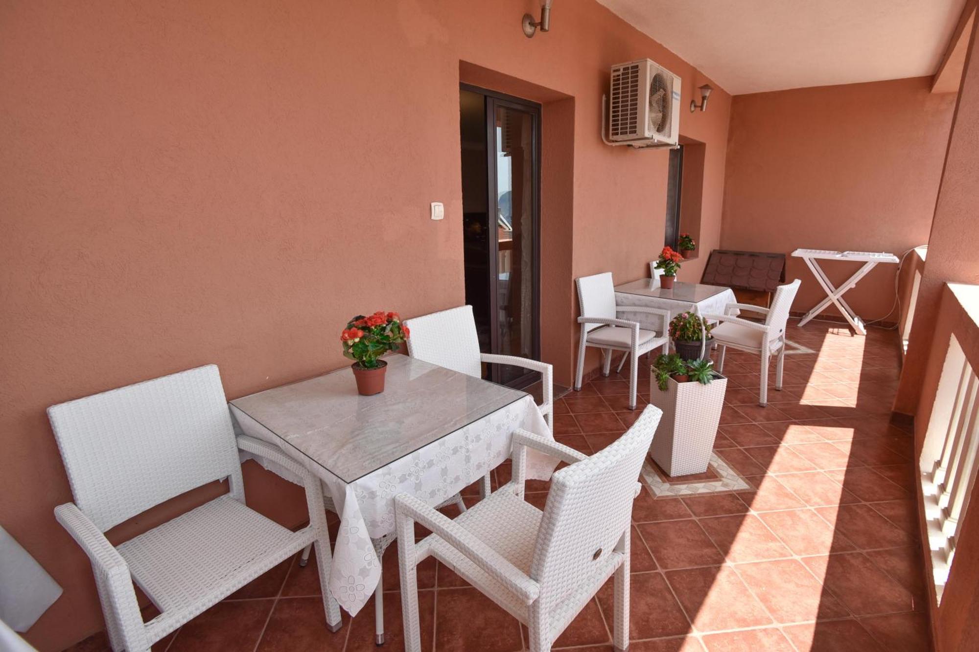 Vila Apartments Lidija Petrovac Ngoại thất bức ảnh